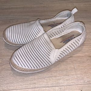 Bobs Skechers white memory foam woman’s 7 slip on shoes